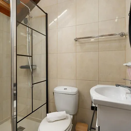 King Shelter By Homie * Porto Moniz