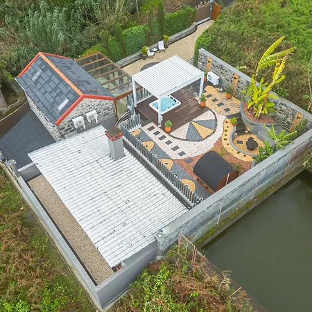 King Shelter By Homie * Porto Moniz