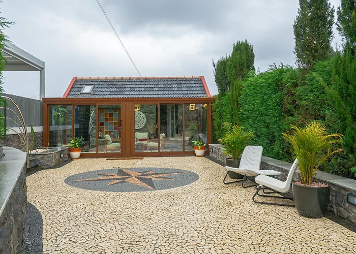 King Shelter By Homie * Porto Moniz