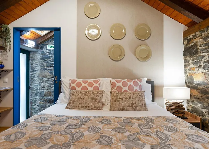 King Shelter By Homie * Porto Moniz