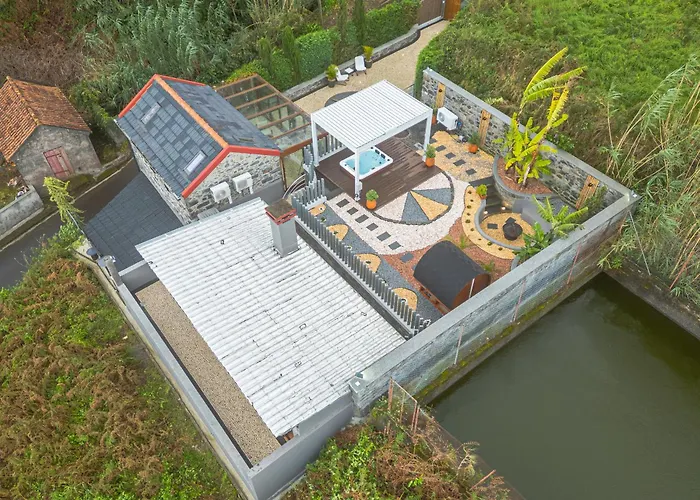 King Shelter By Homie * Porto Moniz